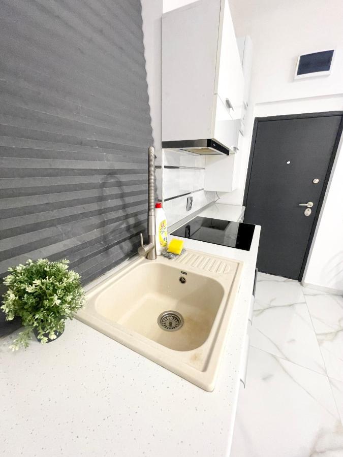 White 2 Apartment Bucharest Exterior photo